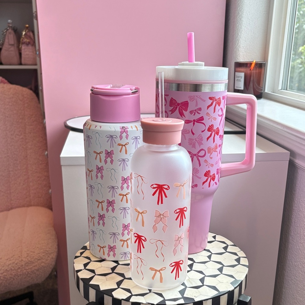 Pink and White Bow-Patterned Tumbler Set